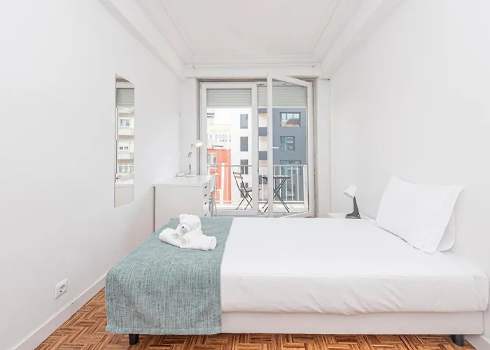 Апартаменты Houze Spacious Near Marques De Pombal *